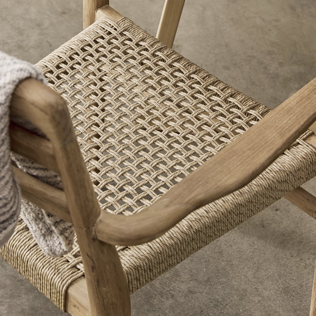 Raw Materials Verano Gartenstuhl aus Teakholz Armlehnen Natur