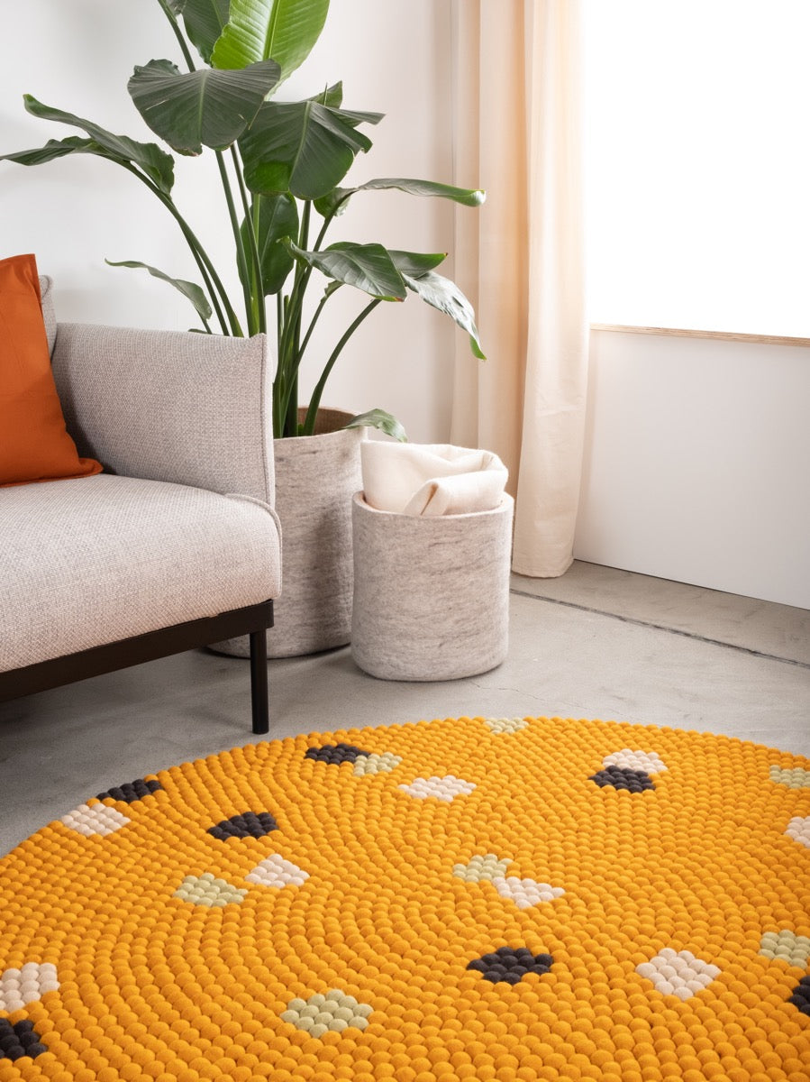 myfelt Terra Sun Filzkugelteppich Gelb rund Ø 50 cm