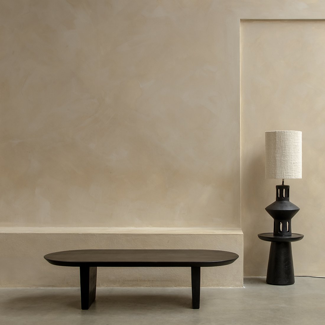 Raw Materials Nero Beistelltisch aus Teakholz Dusk schwarz