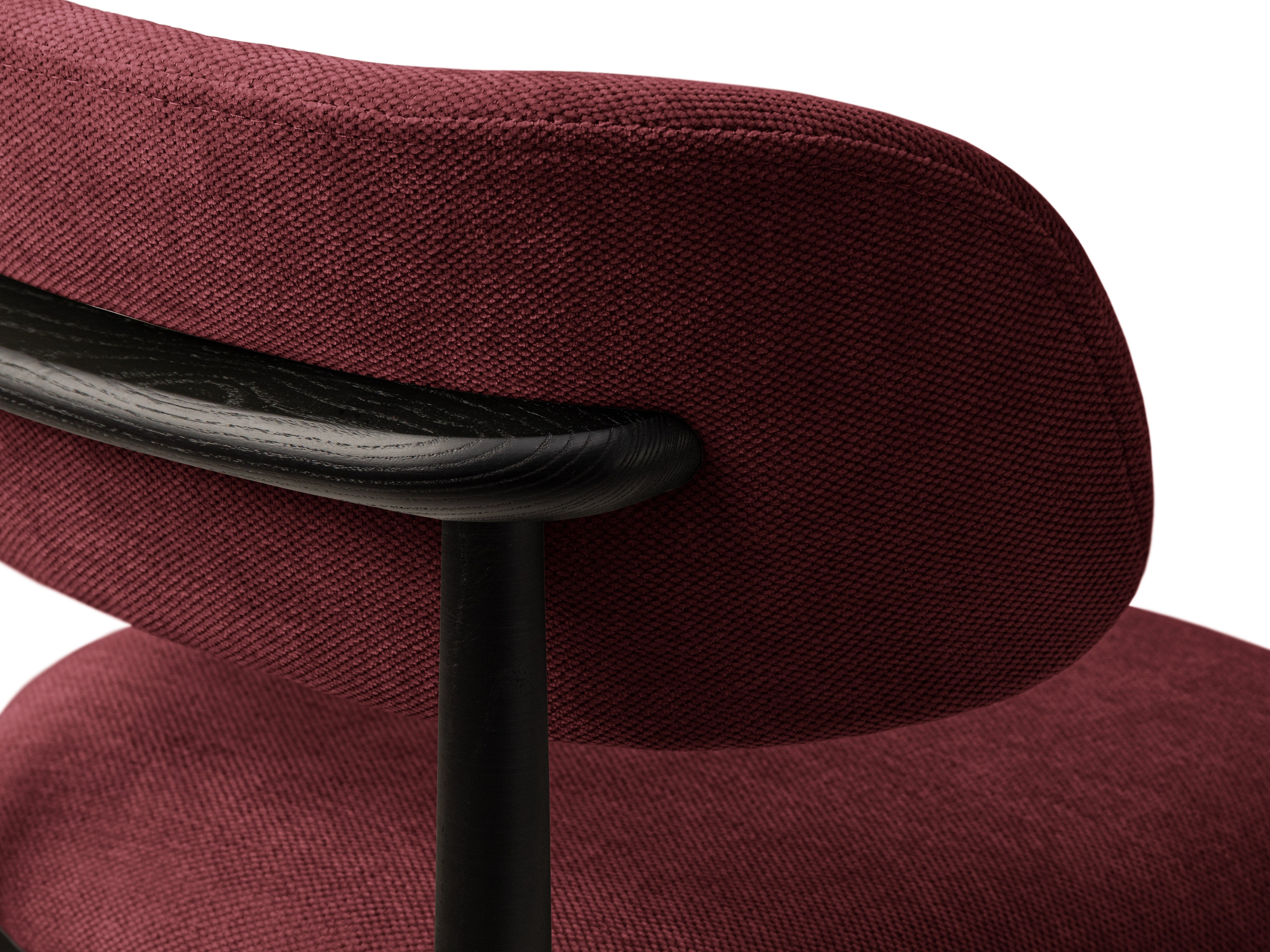Micadoni Stuhl Evan Chenille Rebel Bordeaux Schwarzes Buchenholz
