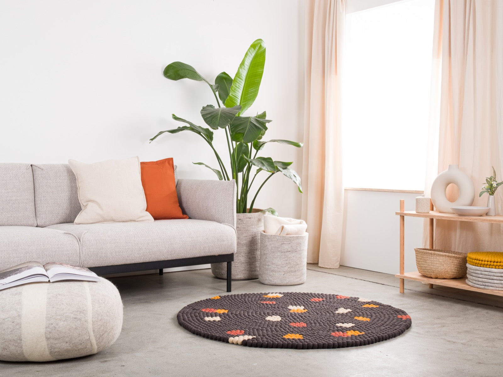 myfelt Terra Coal Filzkugelteppich Anthrazit rund Ø 50 cm
