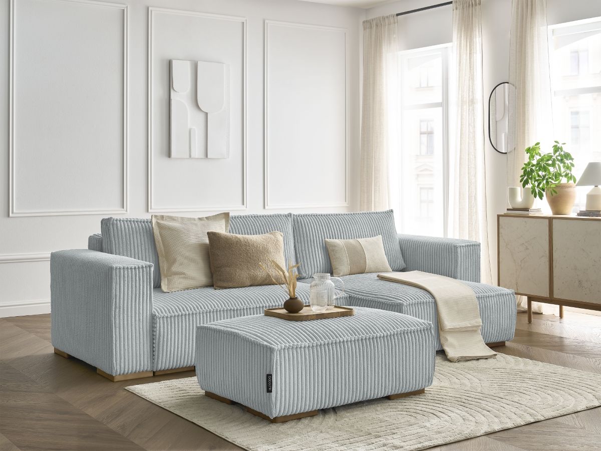 Bobochic Chelsea Ecksofa mit Schlaffunktion und Bettkasten und Pouf Breitcord weich Hellgrau
