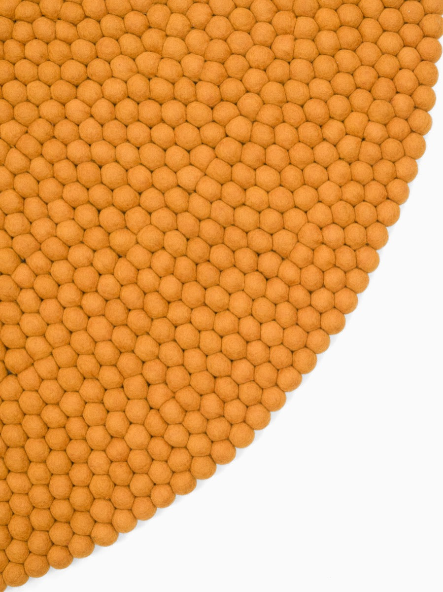 myfelt Risa Filzkugelteppich Ockergelb rund Ø 50 cm