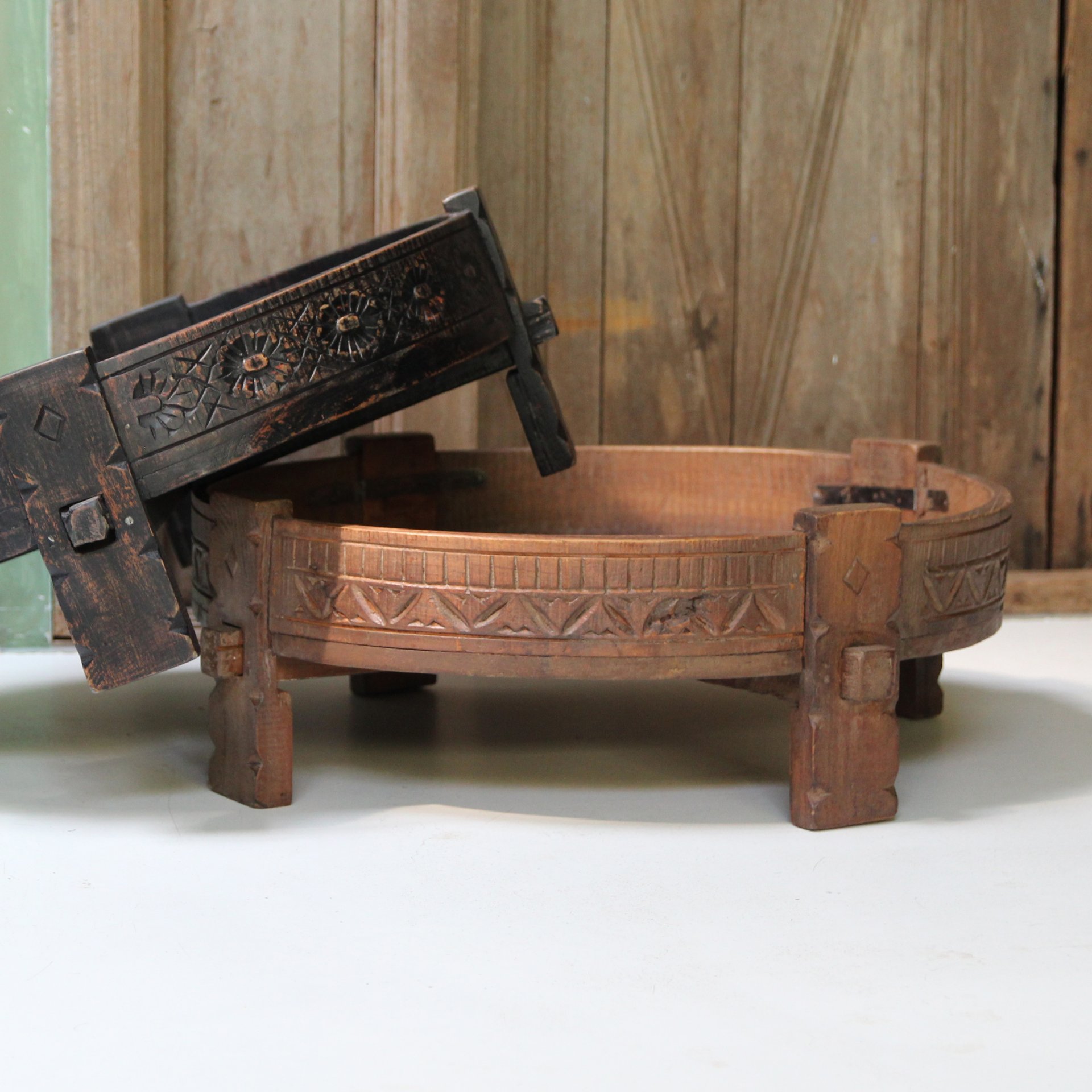 Raw Materials Chakki Beistelltisch braun 73x73x25cm