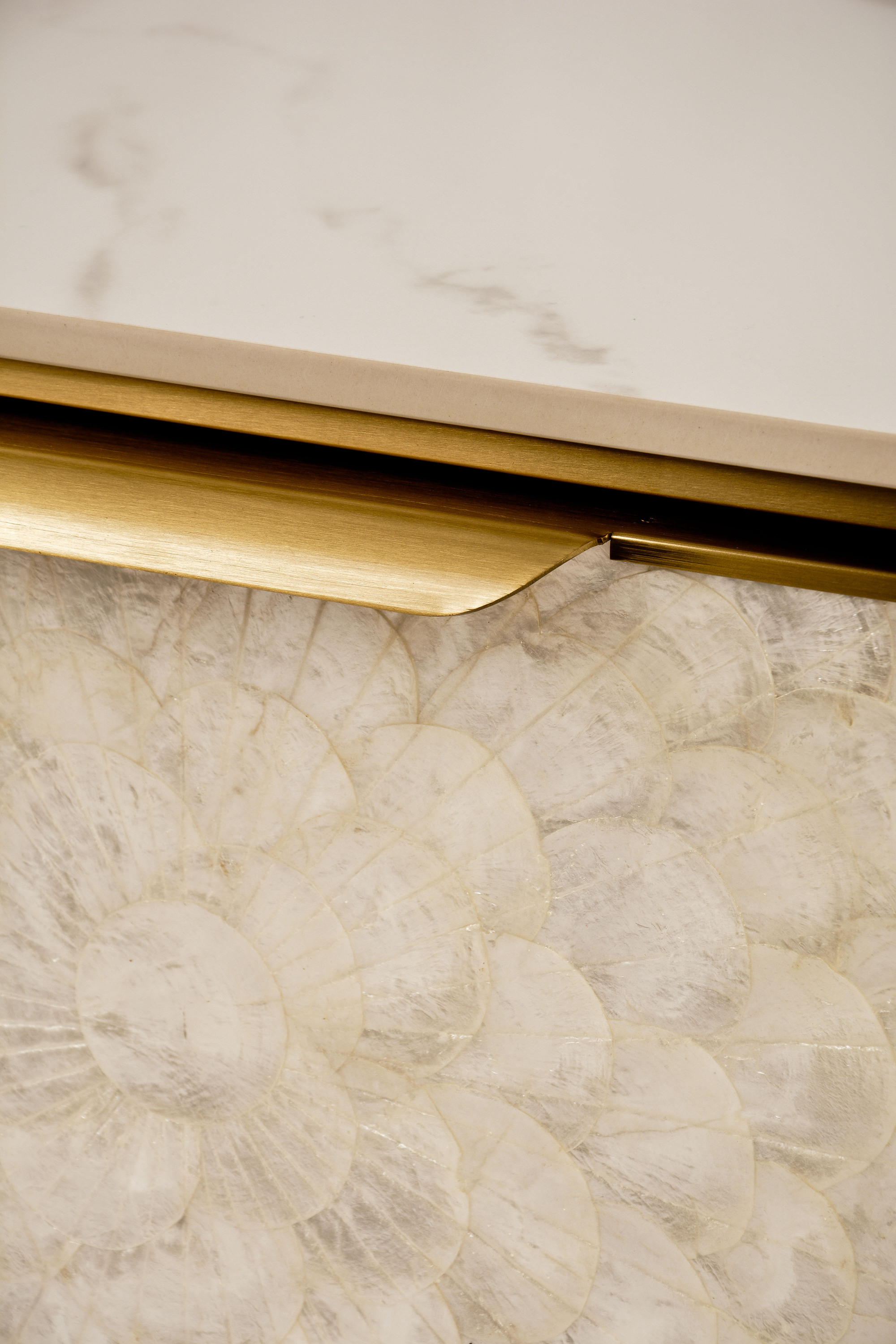 Livin Hill Couchtisch Stilig 122 × 71 × 45 cm Champagnergold, Platte Weiß