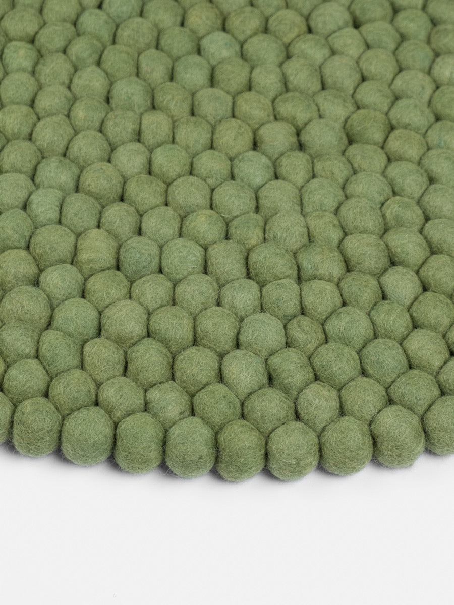 myfelt Kaspar Filzkugelteppich Grün rund Ø 120 cm