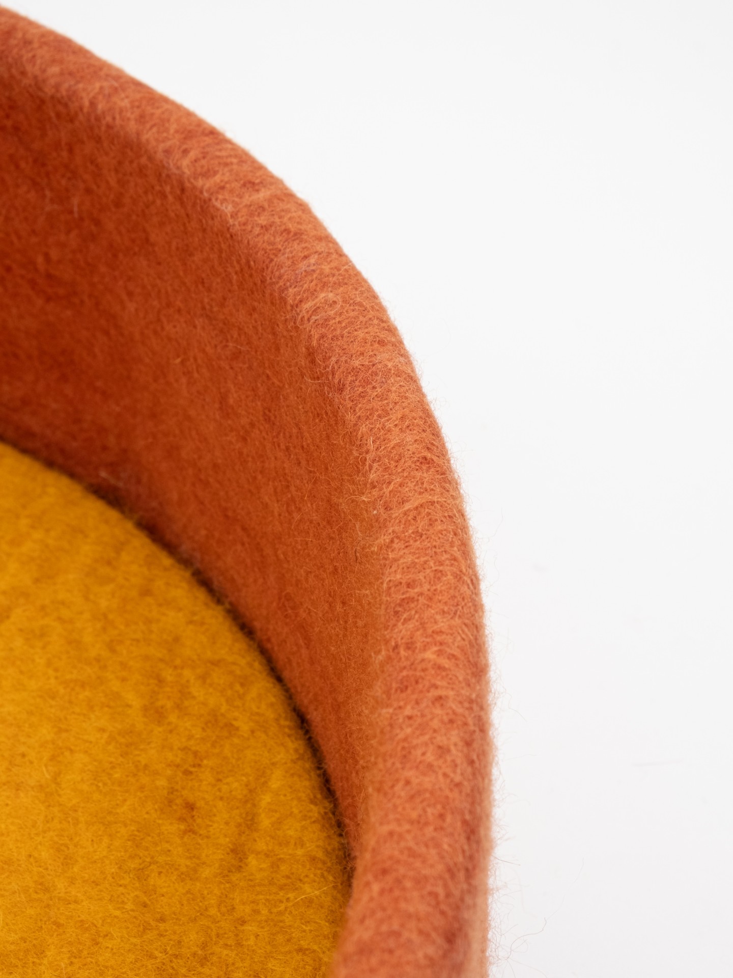 myfelt Lora Hundekorb - Inlay Ockergelb