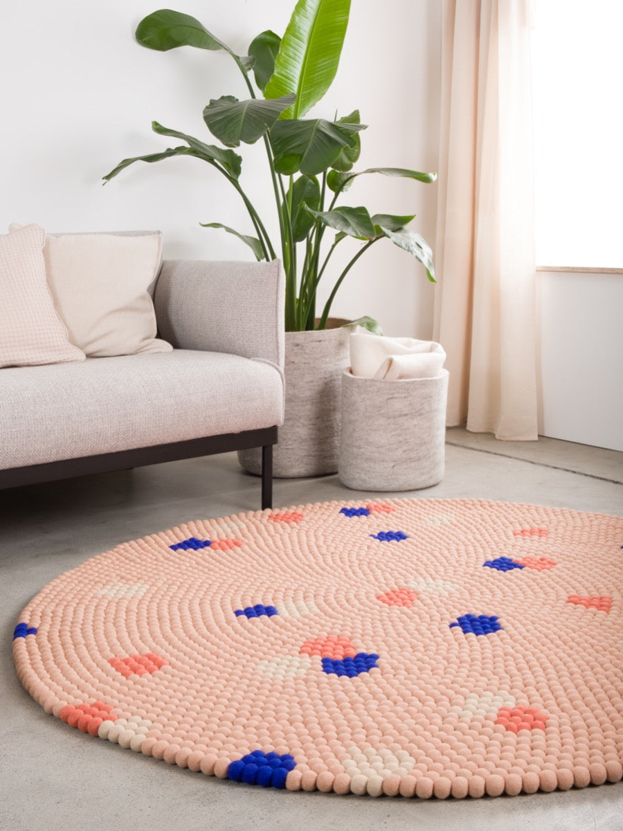 myfelt Terra Rose Filzkugelteppich Pink rund Ø 50 cm