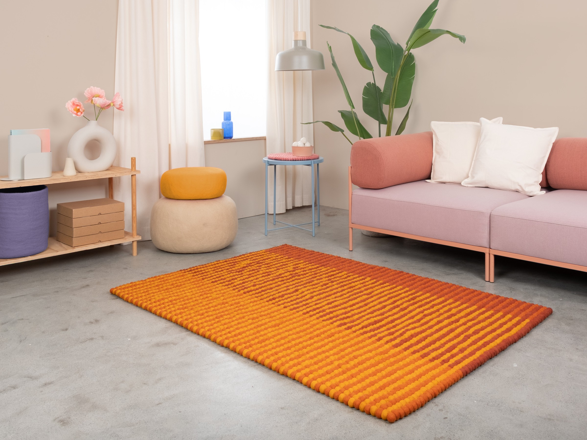 myfelt Dawn Filzkugelteppich Goldorange rechteckig 90 x 130 cm