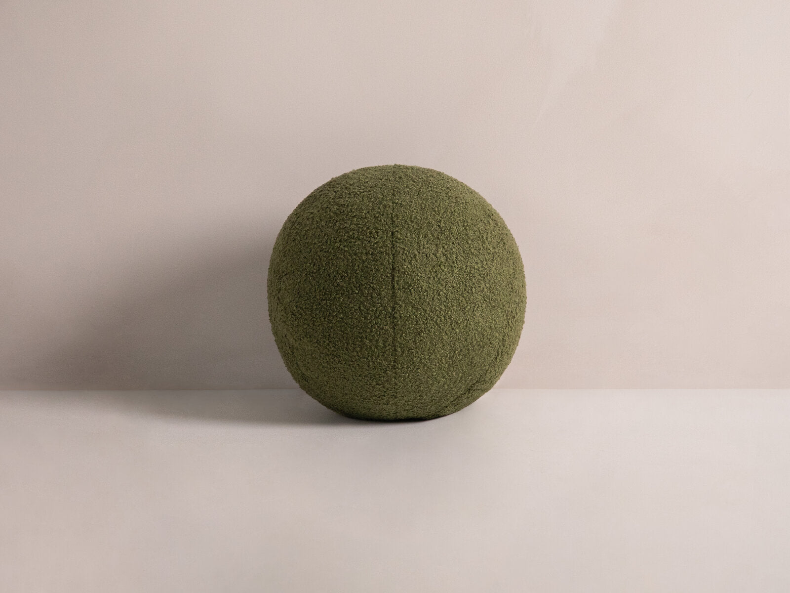 Micadoni Kissen Ball Boucle Grün