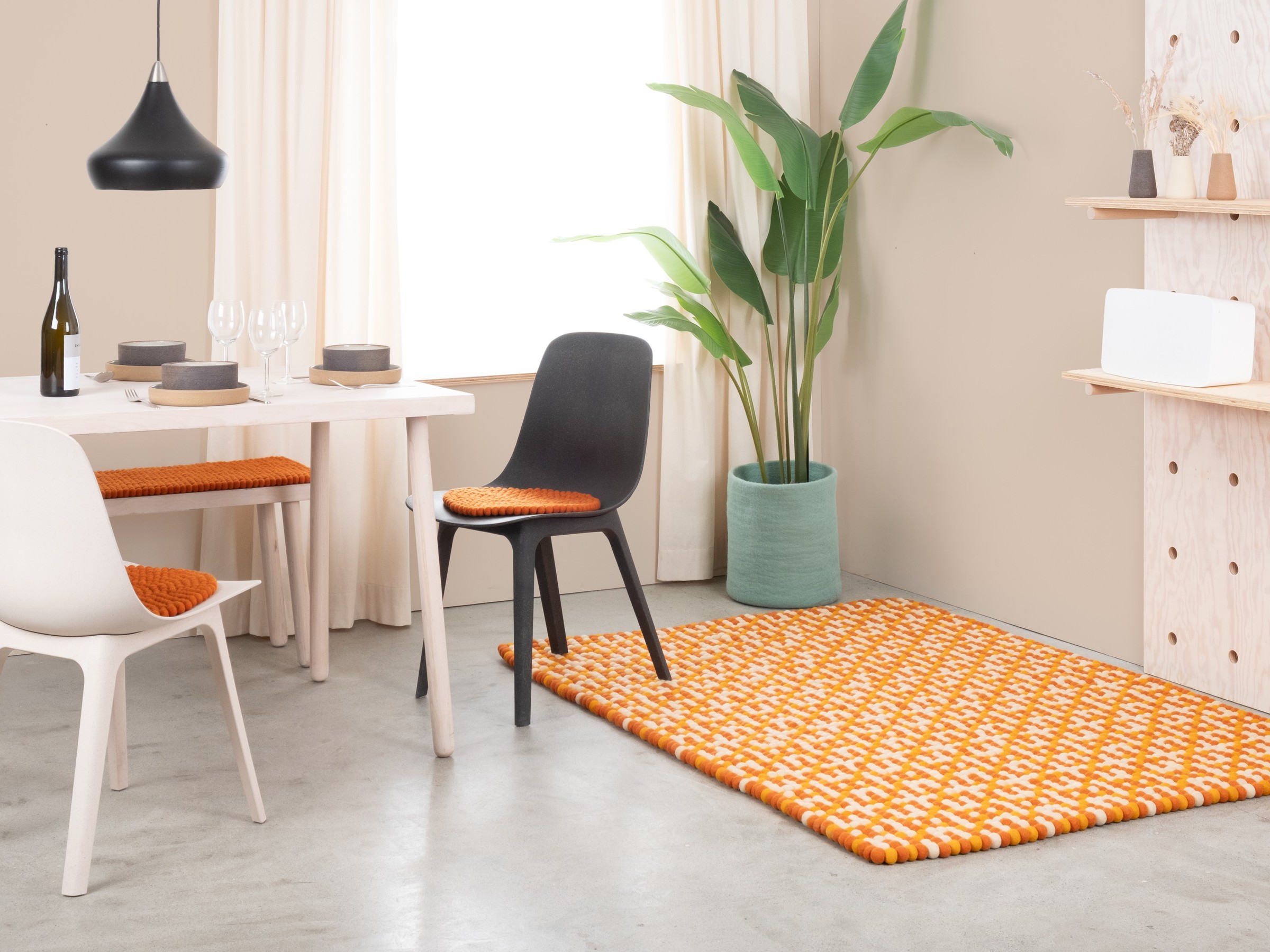 myfelt Lucia Filzkugelteppich Orange rechteckig 70 x 100 cm