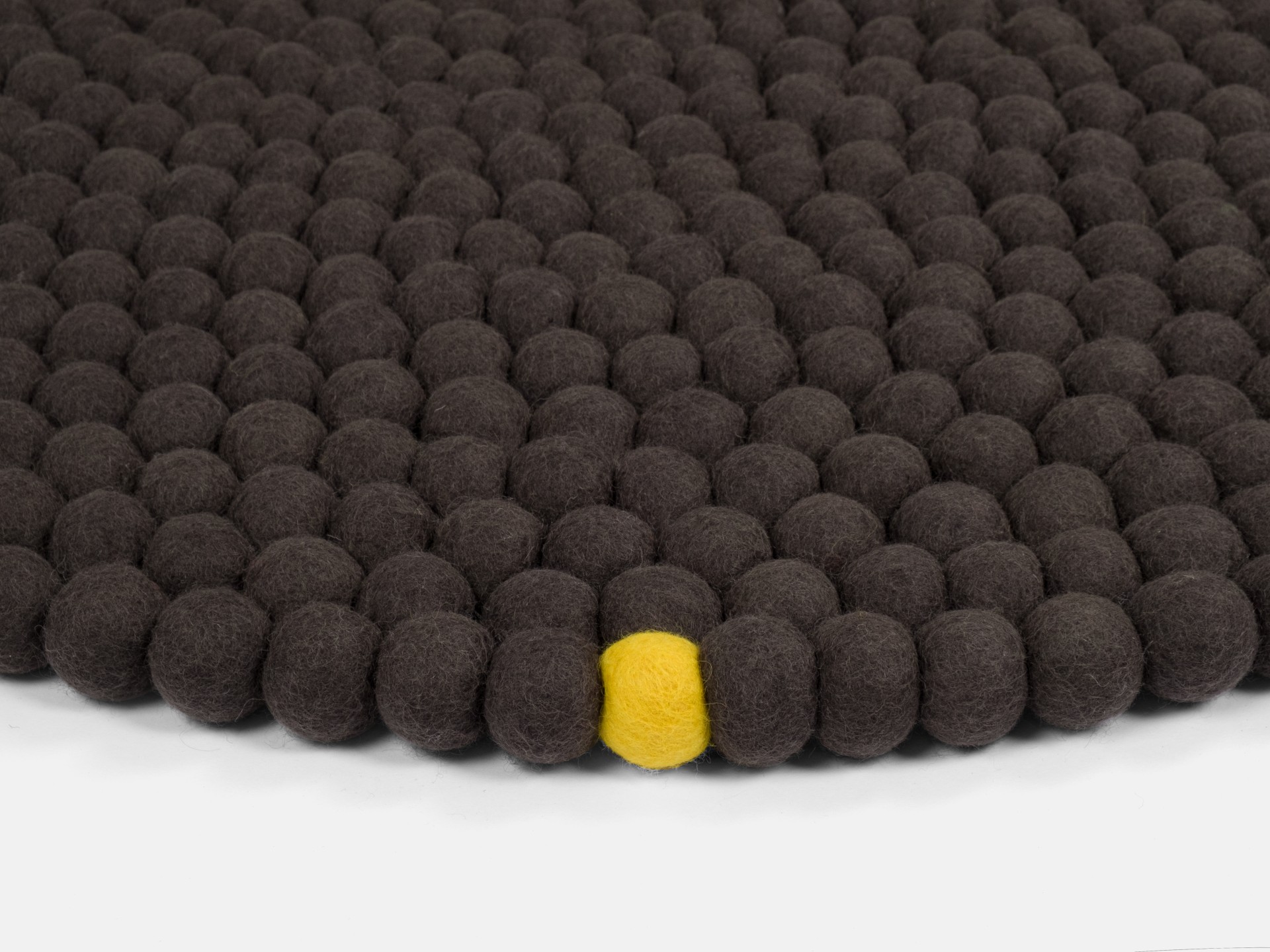 myfelt Big One Filzkugelteppich Anthrazit rund Ø 50 cm