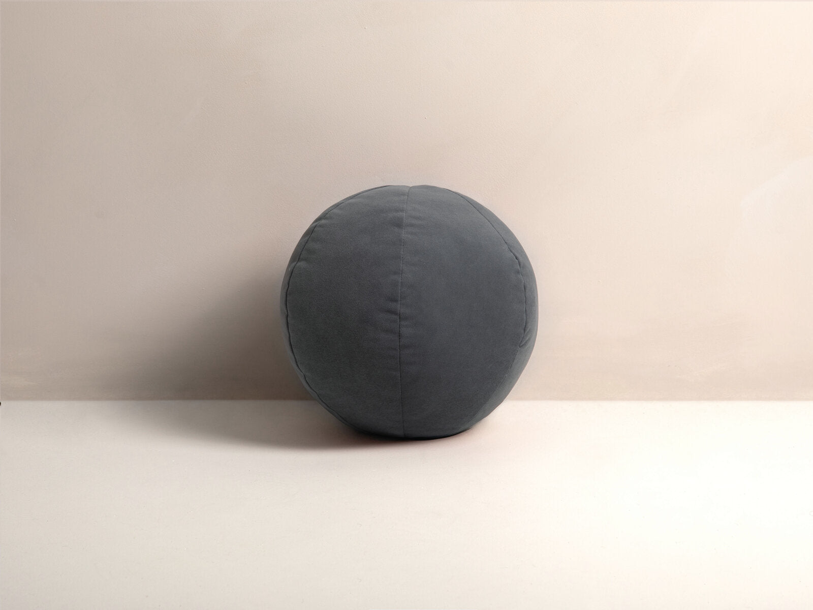 Micadoni Kissen Ball Samt Grau