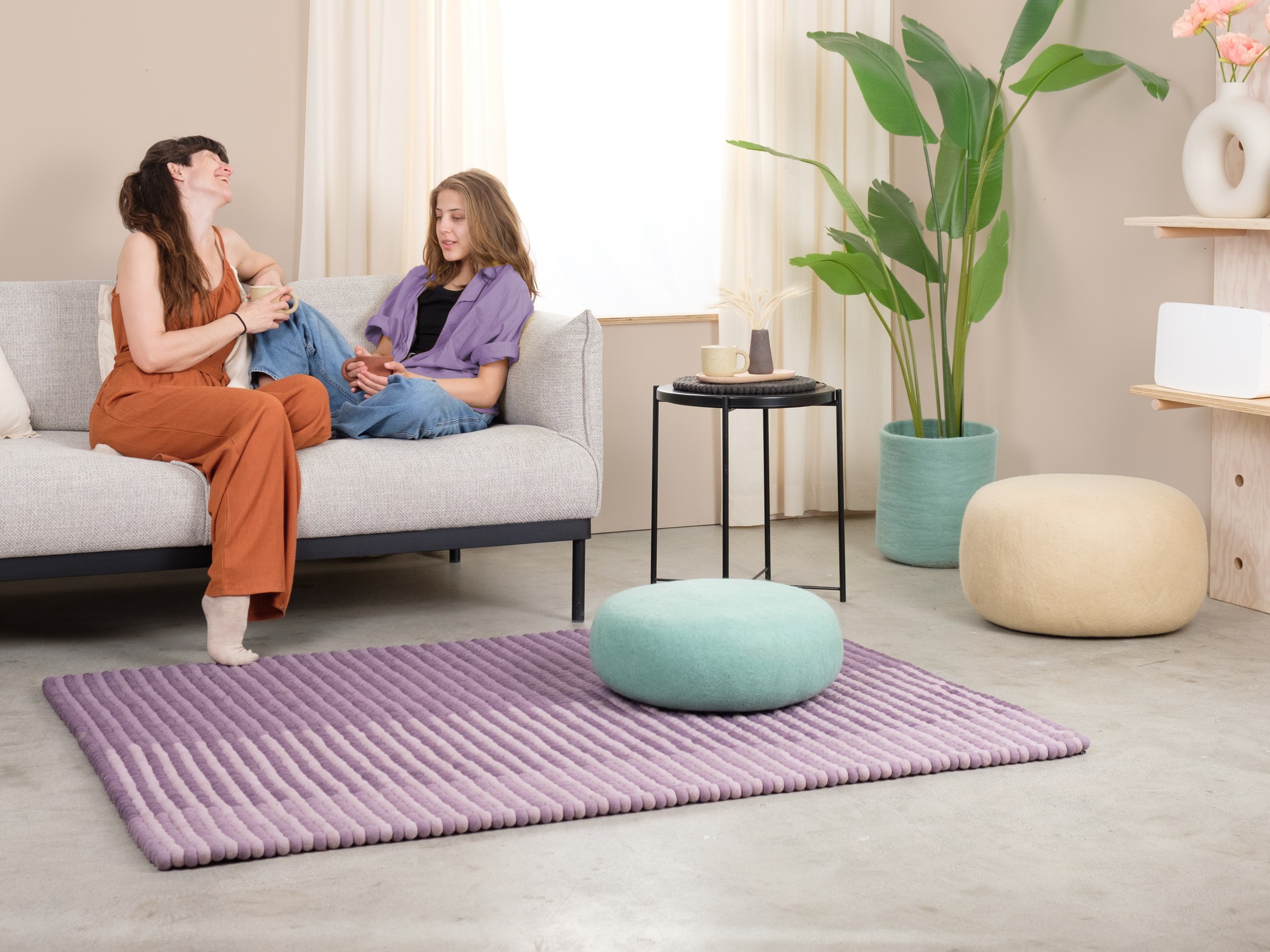myfelt Fade Filzkugelteppich Flieder rechteckig 70 x 100 cm
