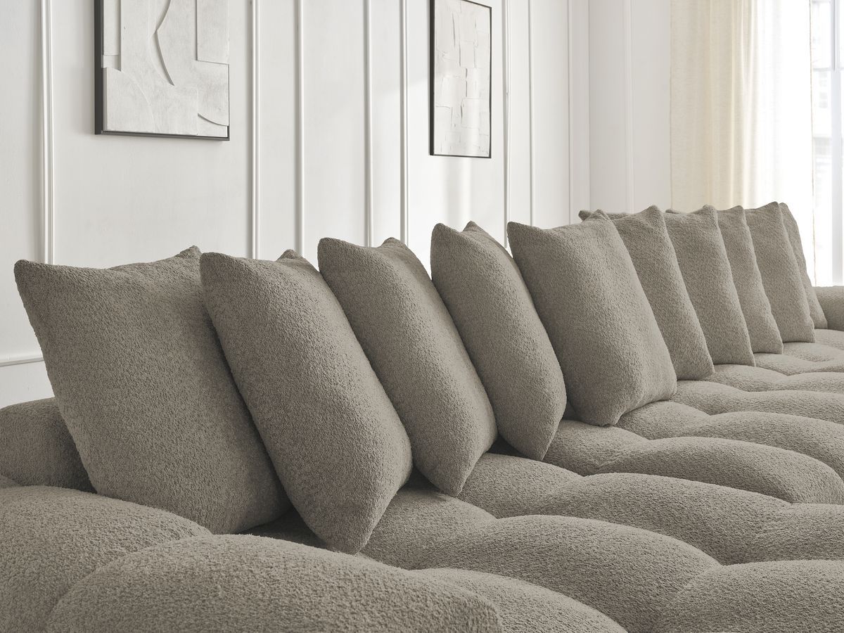 Bobochic Anakin Wohnlandschaft, Liegefläche 137 × 382 cm, 10 Kissen Bouclé-Stoff Taupe