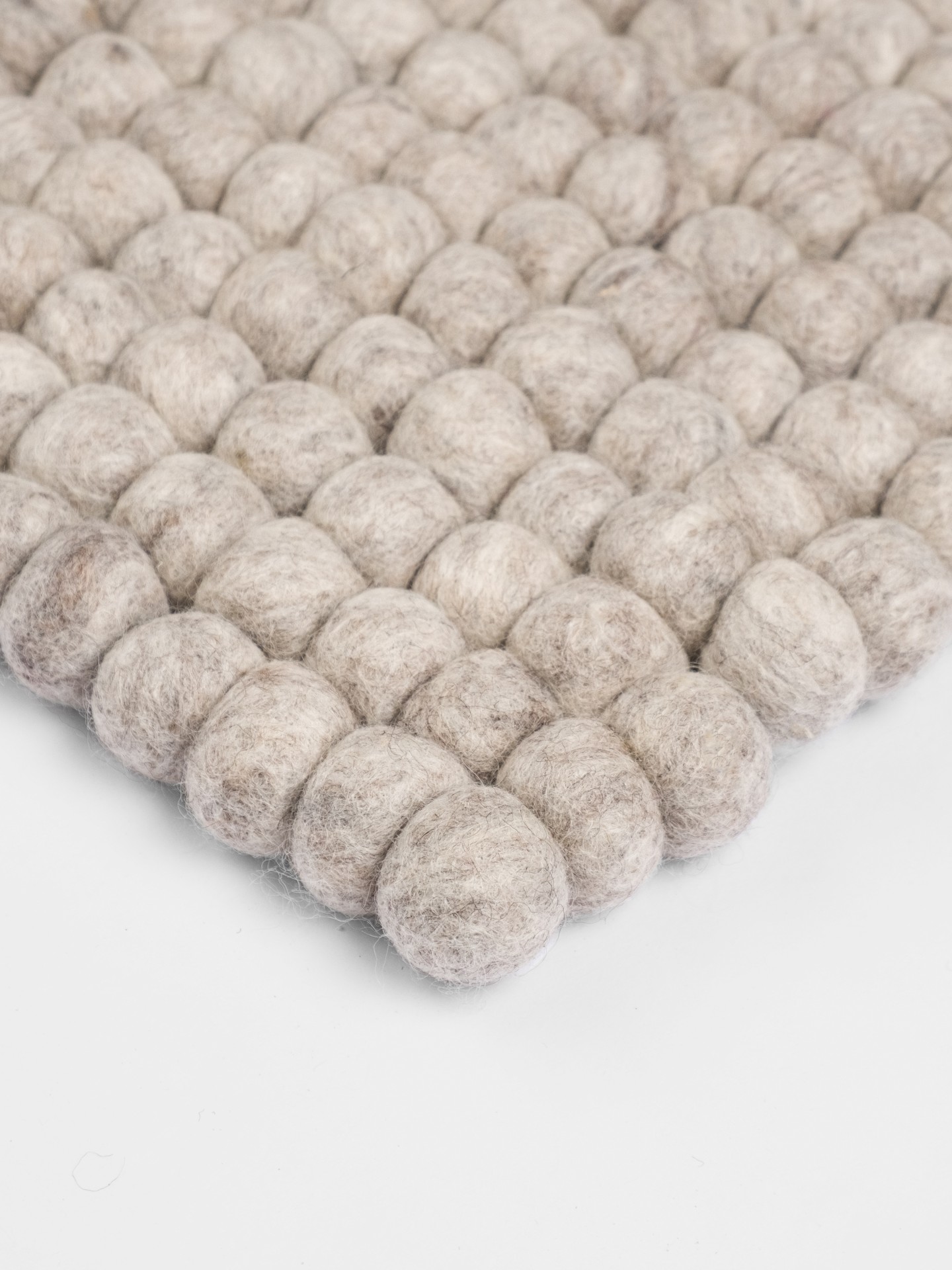myfelt Bela Filzkugelteppich - 140x200 cm
