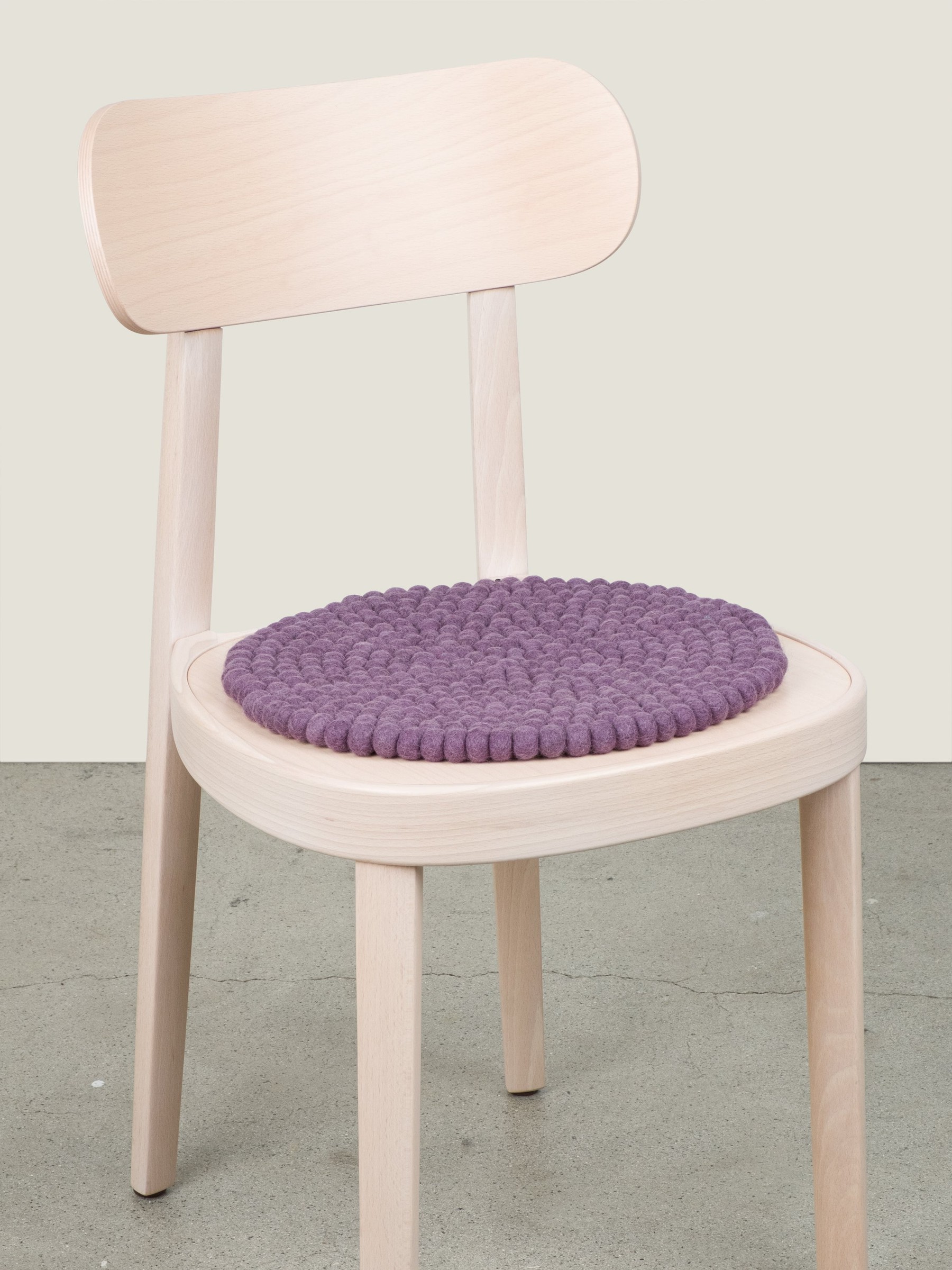 myfelt Frida Filzkugel-Sitzauflage Violett Ø 36 cm
