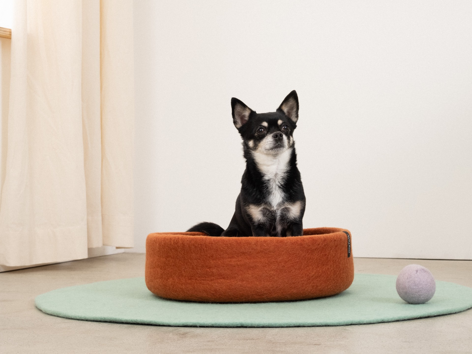 myfelt Lora Hundekorb - Inlay Ockergelb