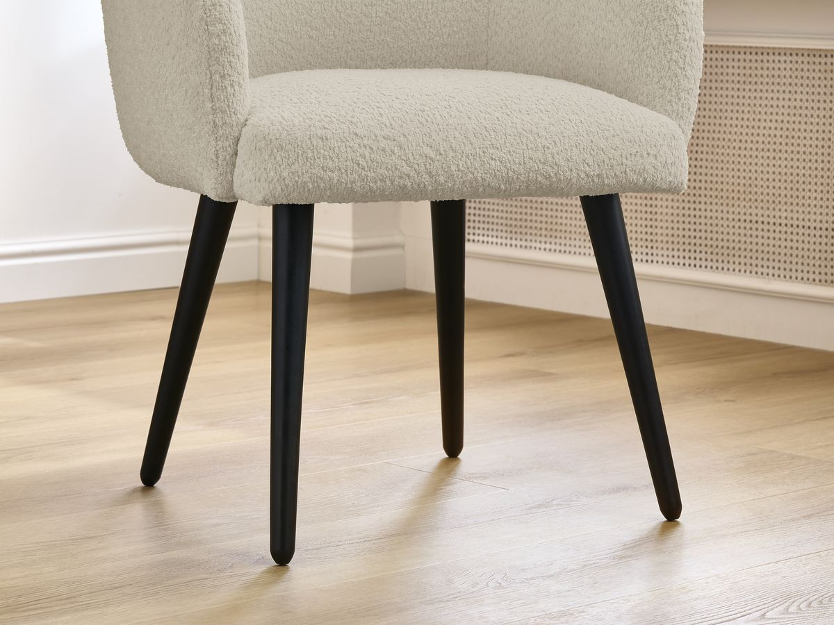 Bobochic Sophie Esszimmerstuhl 2er-Set mit skandinavischen Beinen, schwarz Bouclé-Stoff Beige
