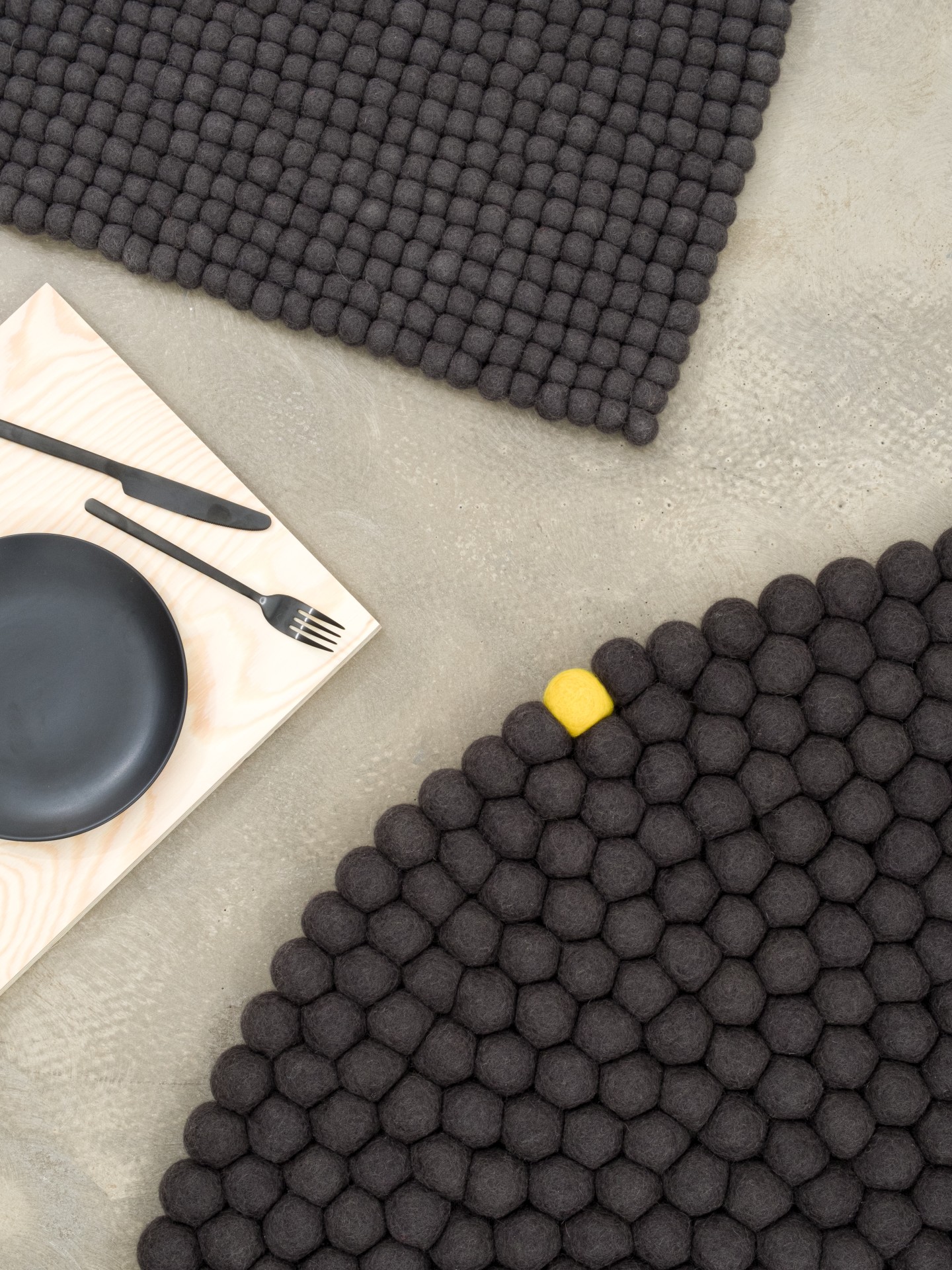 myfelt Big One Filzkugelteppich Anthrazit rund Ø 50 cm