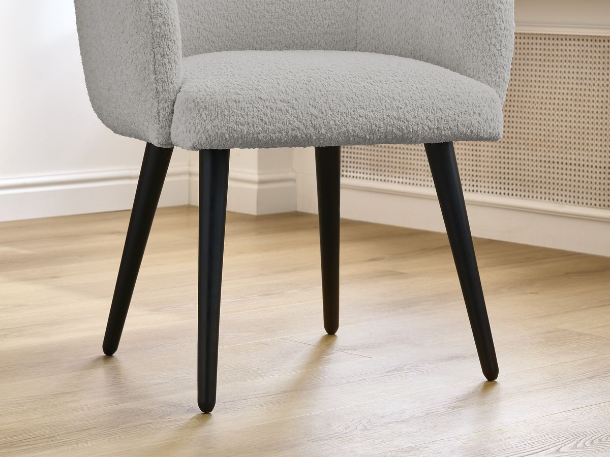 Bobochic Sophie Esszimmerstuhl 4er-Set mit skandinavischen Beinen, schwarz Bouclé-Stoff Hellgrau