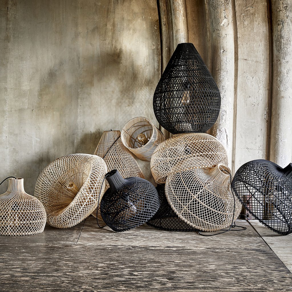 Raw Materials Maze Tropfen-Rattan-Hängelampe schwarz Ø 45x65cm