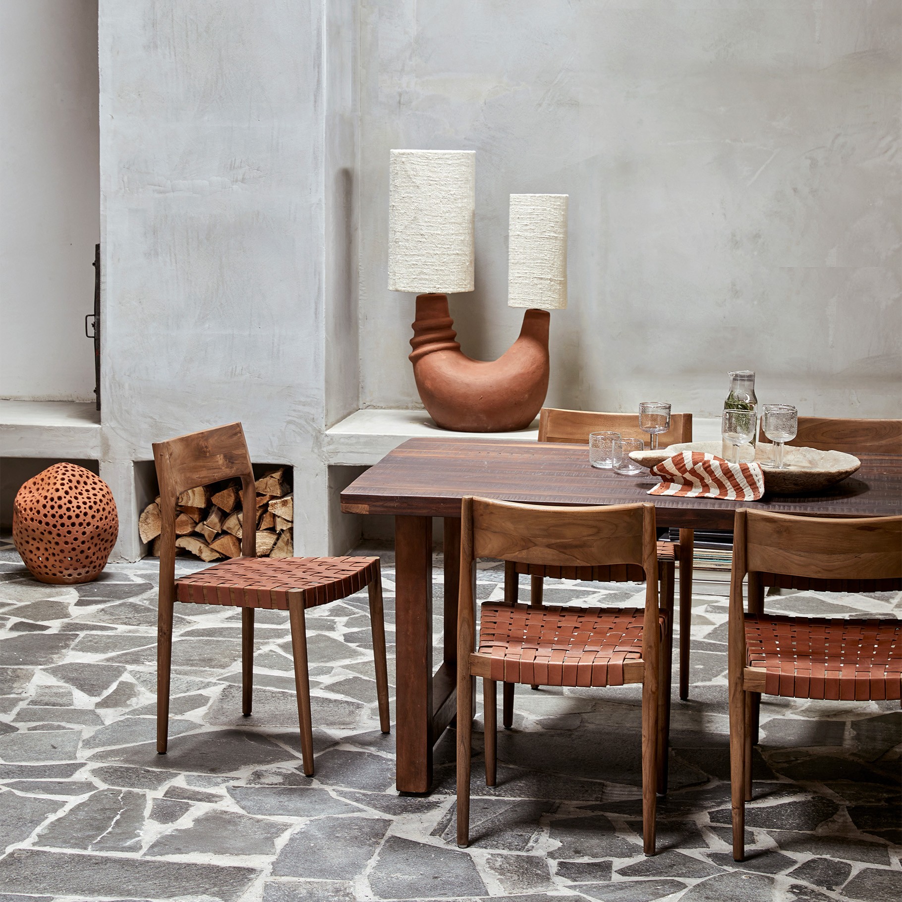 Raw Materials Freya Esszimmerstuhl aus Teakholz Leder Natur