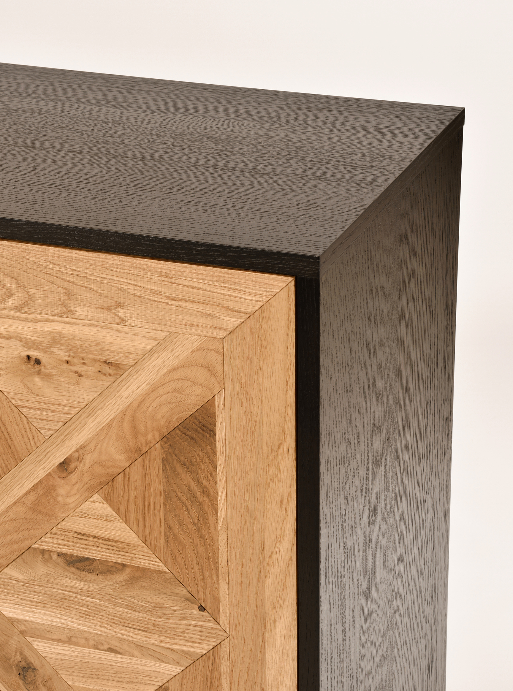 Livin Hill Kommode Indus Eiche natur, schwarz, Beine dunkelgraphit IN20-1
