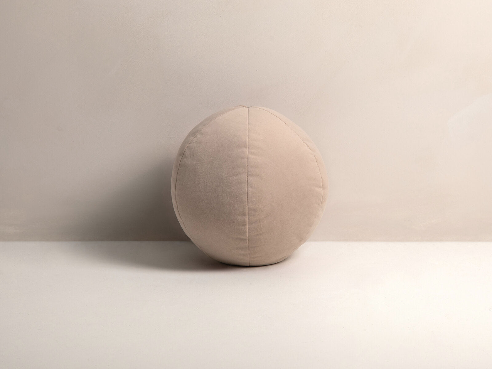 Micadoni Kissen Ball Samt Beige