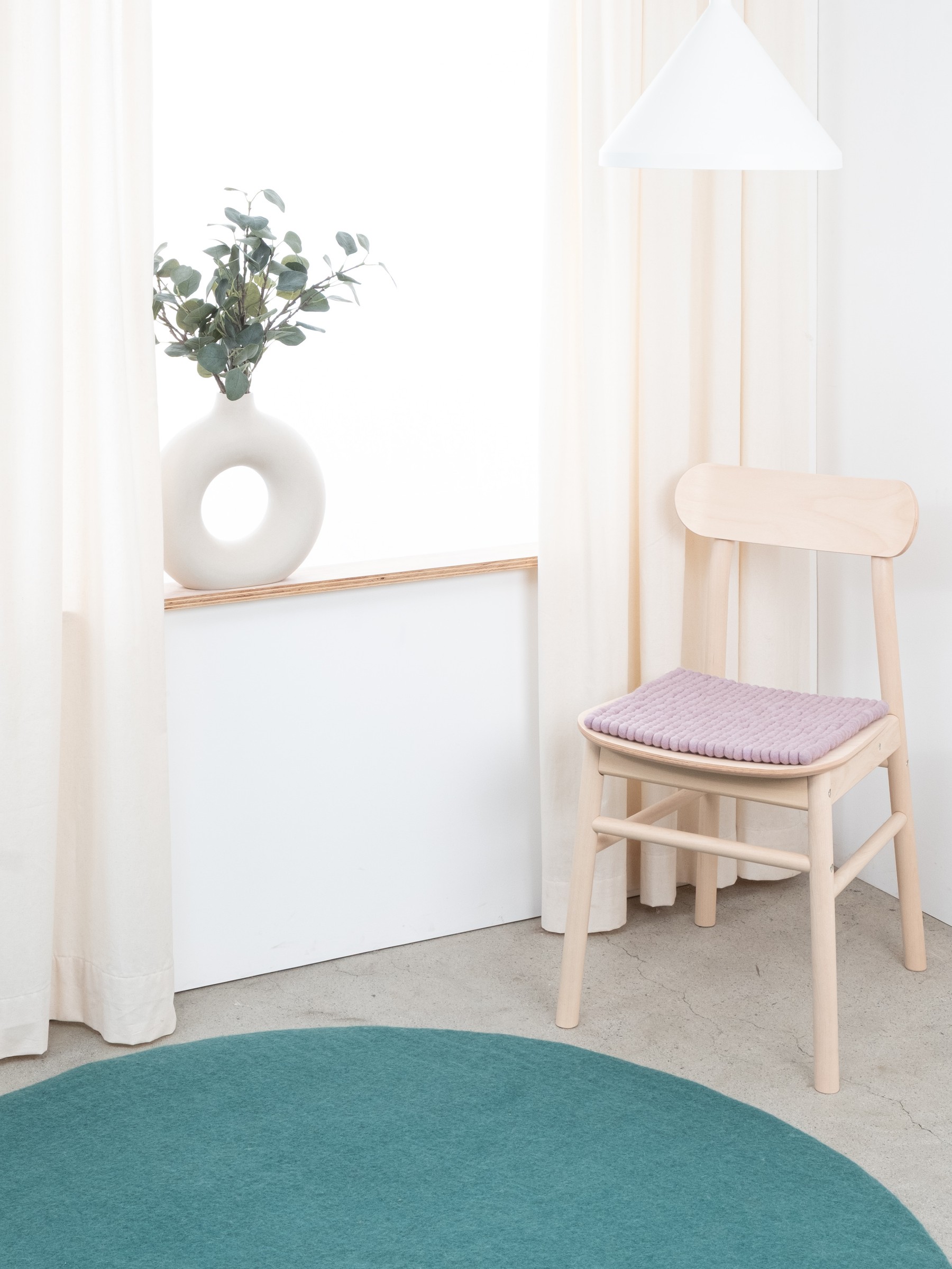 myfelt Marla Filzkugel-Sitzauflage Hellviolett 36 x 36 cm