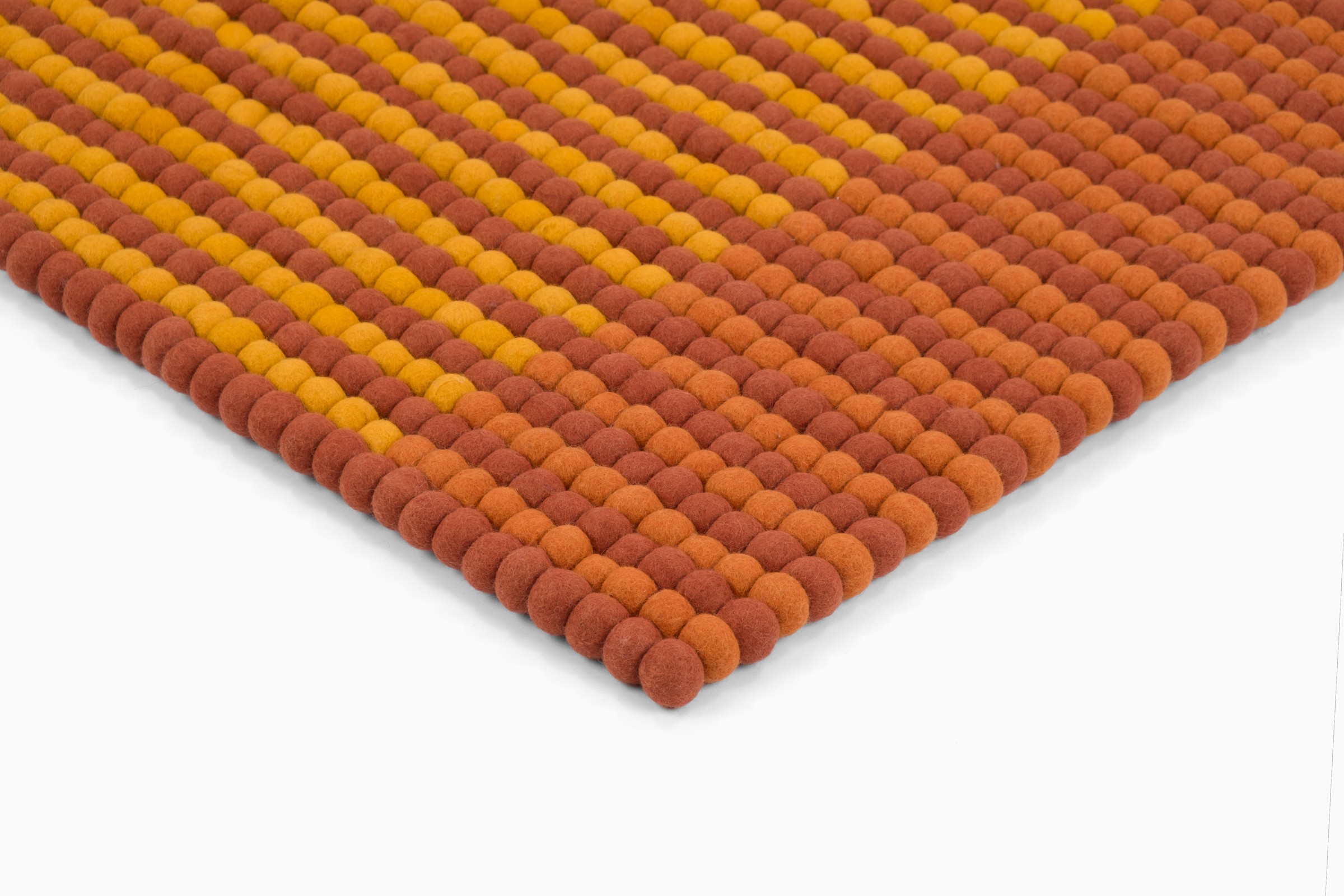 myfelt Dawn Filzkugelteppich Goldorange rechteckig 90 x 130 cm
