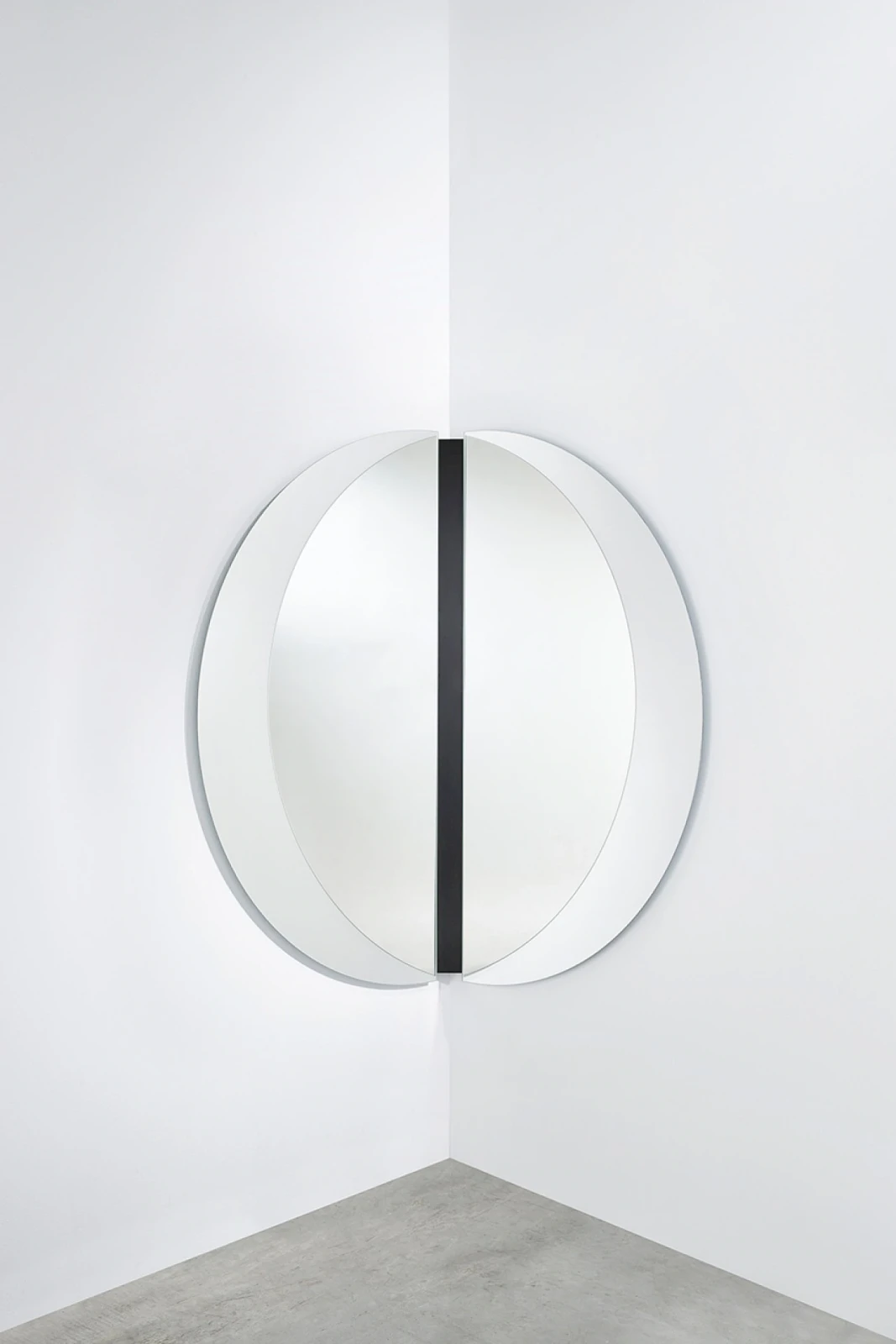 Luna Black Corner M