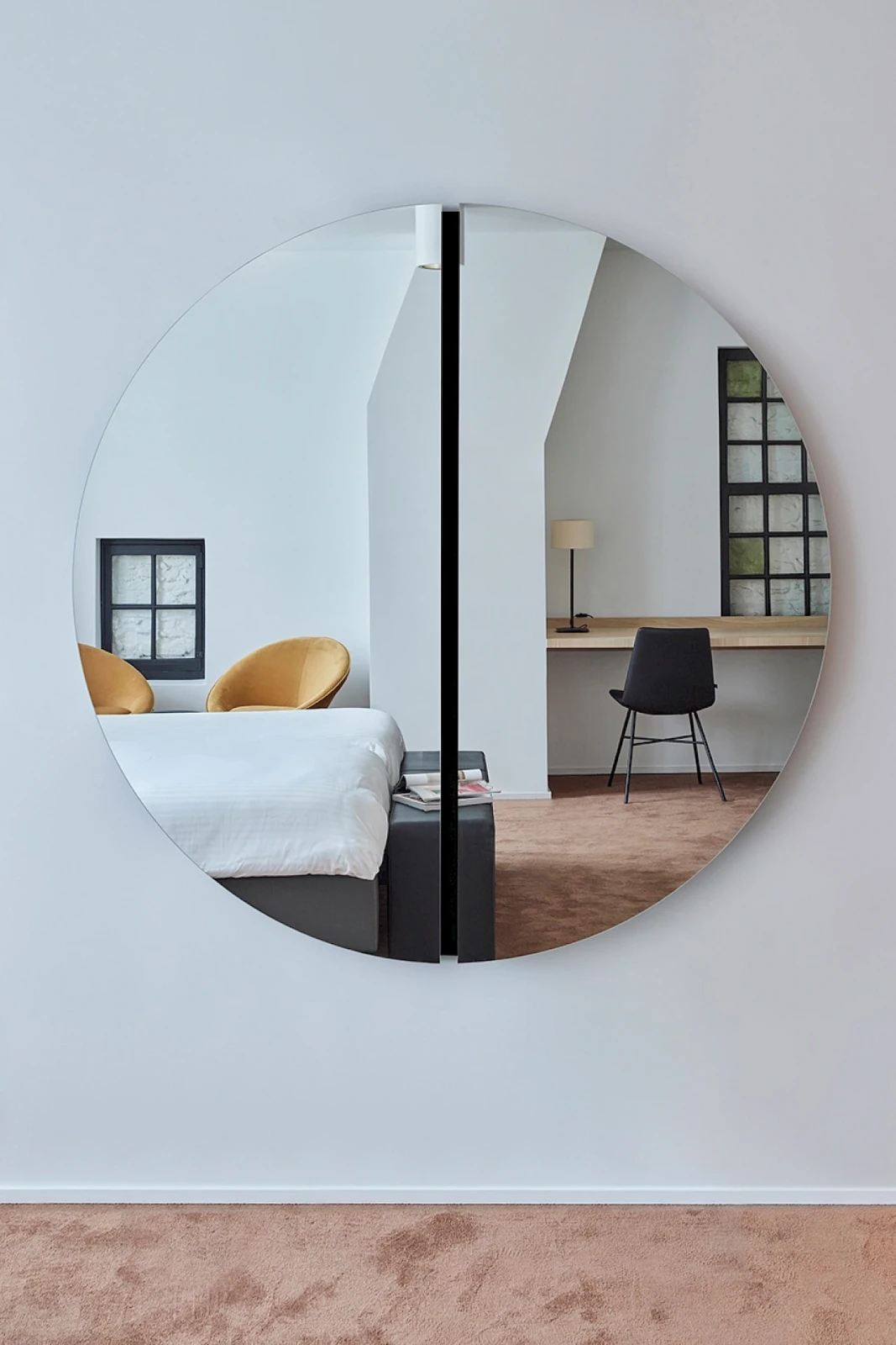 Luna Black Round M