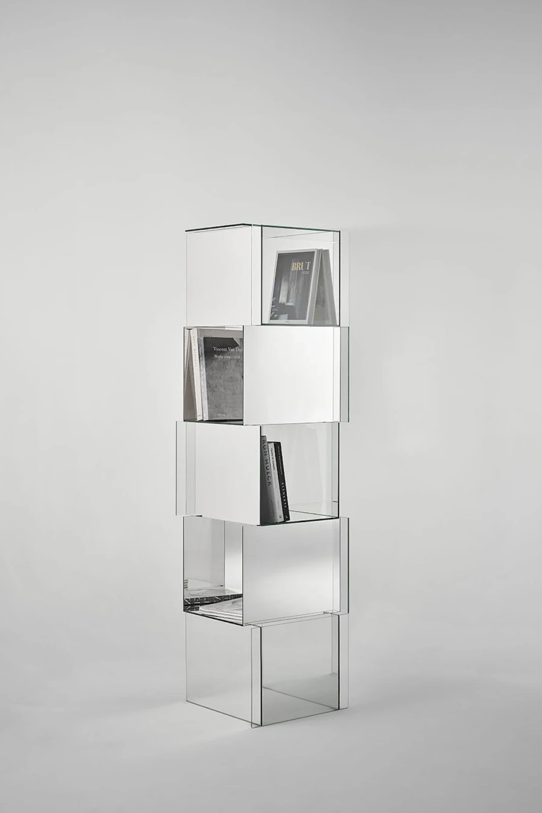 deKnudt Kleinmöbel und Spiegeltische – Fragments